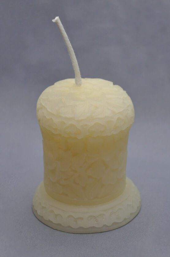 Sculpted pillar in 100% white beeswax
